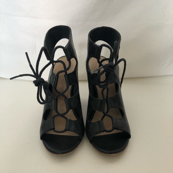 Free with Purchase ✨ Aldo Leather Lace Up Heels - Picture 7 of 8